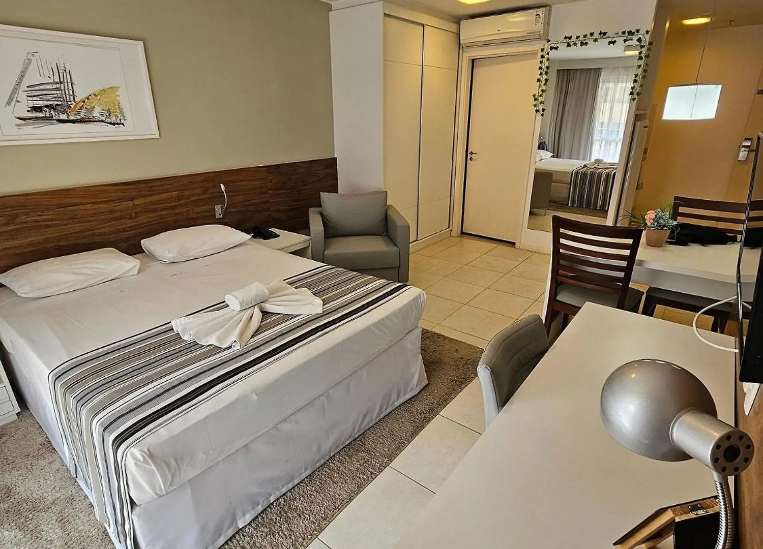 F1301 Flat Em Area Central De Brasilia - Asa Norte